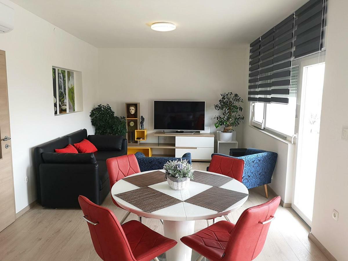 Ac Apartment With 2 Bedrooms And 2 Bathrooms-Free Private Parking Спліт Екстер'єр фото